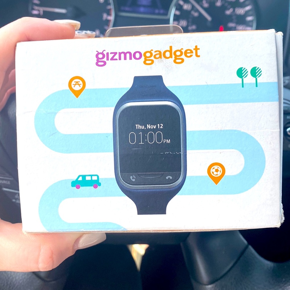 Child’s Gizmo Black Watch With Blue Band “Smart Watch”Can Call Txt Has GPS On It